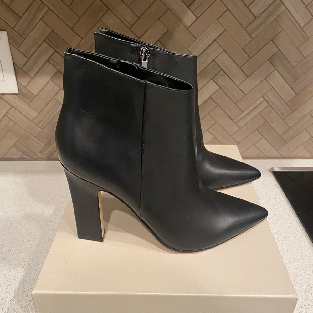 BRAND NEW IN BOX: MARC FISHER • MELLA Black Leather Ankle Bootie- Size 9.